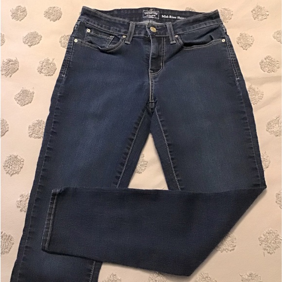 Signature by Levi Strauss Denim - Signature Levi Strauss Gold Mid Rise Skinny Jeans. Size 27 / 4s